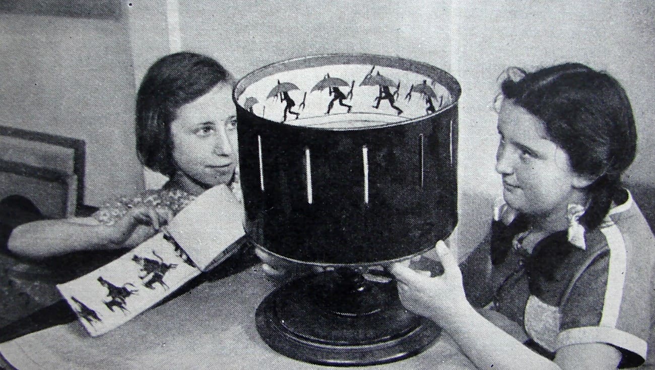 persistence of vision in optical toys